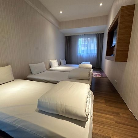 Young Soarlan Hotel - Тайнань Экстерьер фото