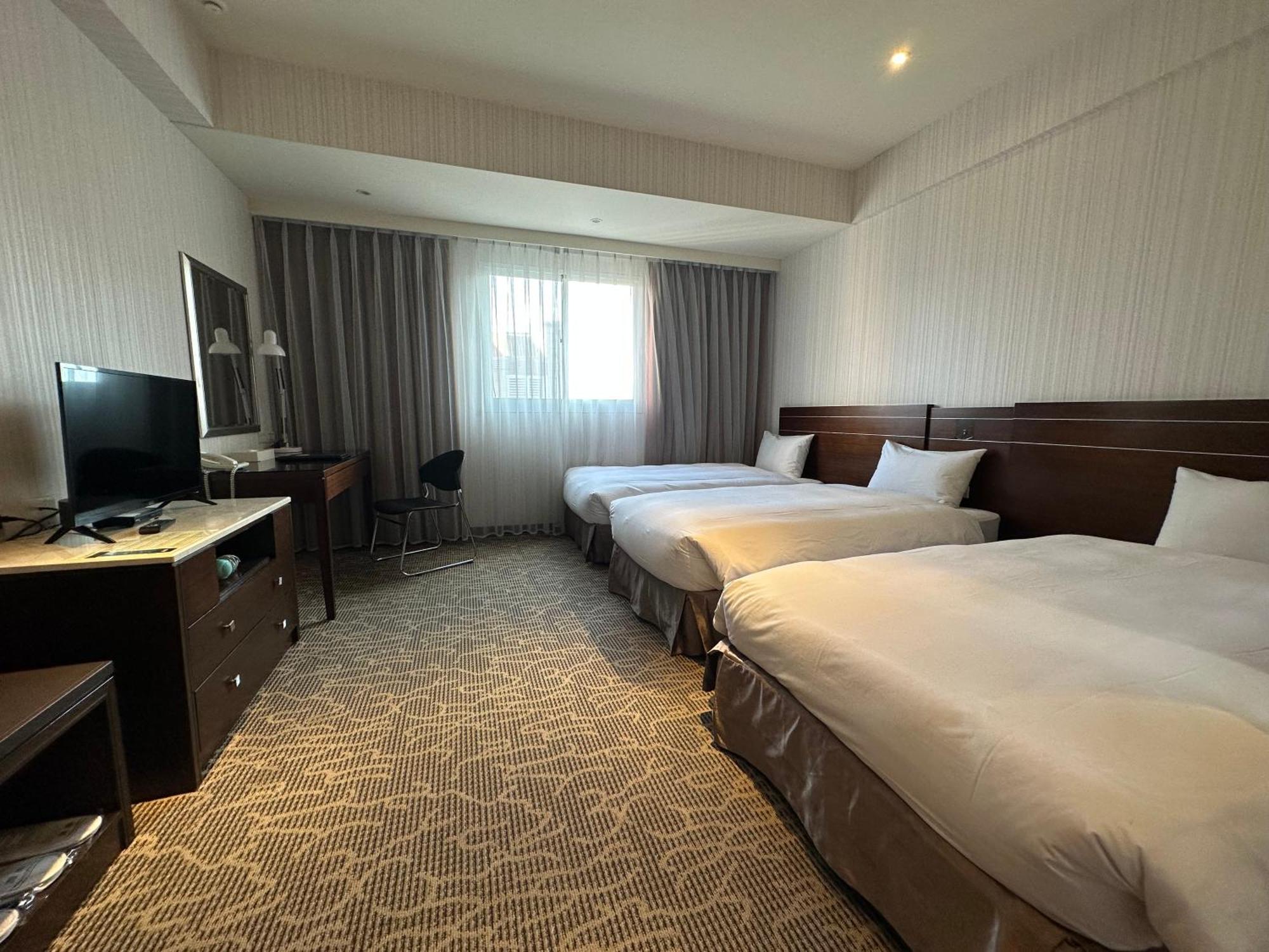 Young Soarlan Hotel - Тайнань Экстерьер фото